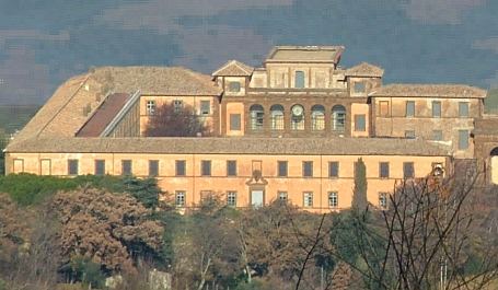 Villa Mondragone, once a famous Jesuit school. CLick for credits